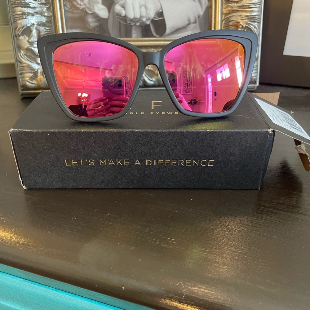 DIFF Becky II Matte Black + Pink Polarized Lenses